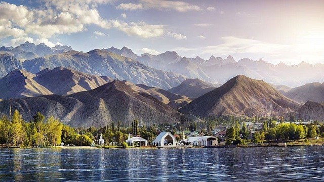kirgizistandaki-issik-golde-turizm-sezonu-basladi