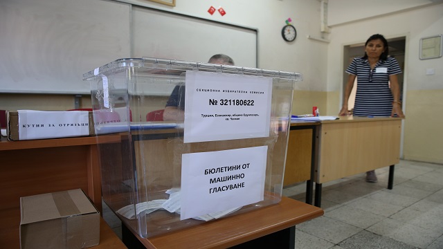 bulgaristanda-erken-genel-secim-ve-ap-secimlerinde-oy-verme-islemi-sona-erdi