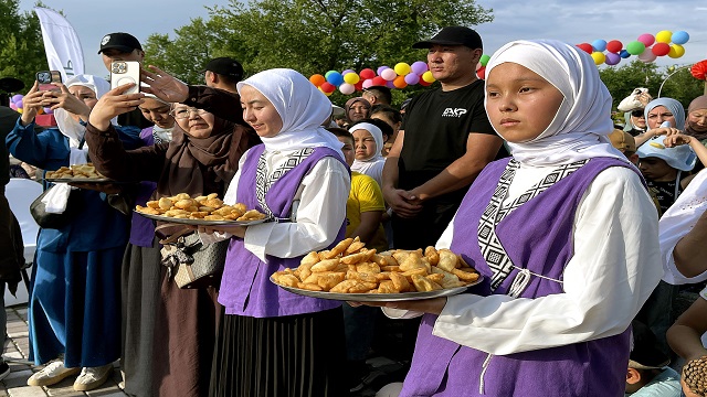 kirgizistanda-bayram-senligi-duzenlendi