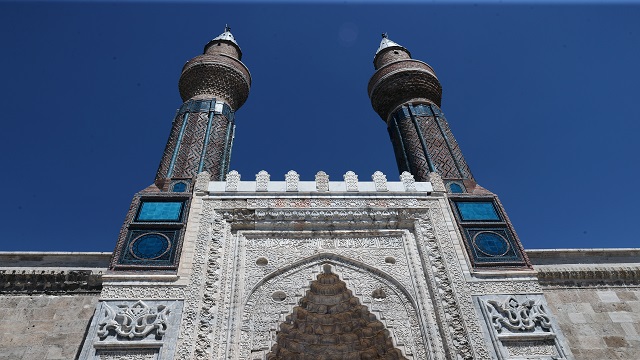 mavi-medrese-restorasyonun-ardindan-yaklasik-371-bin-ziyaretci-agirladi