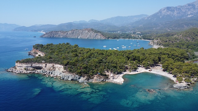 tarih-ile-doganin-butunlestigi-phaselis-bayram-tatilinde-binlerce-ziyaretci-agir
