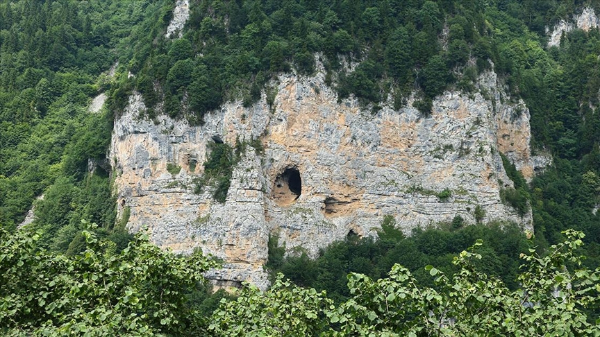 sahinkaya-tepesi-turkiye-haritasini-andiran-kayalik-alaniyla-merak-uyandiriyor