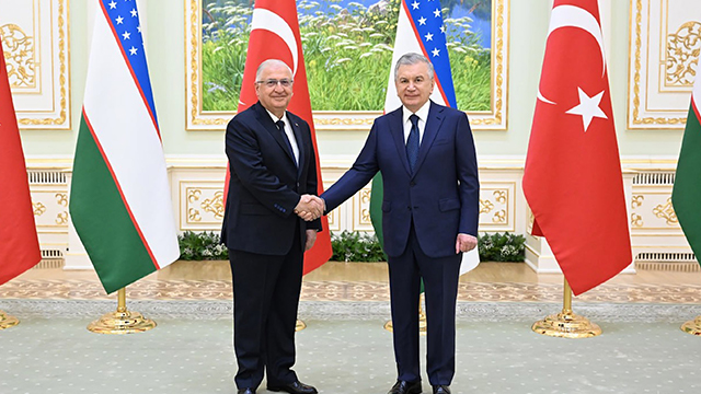 milli-savunma-bakani-guler-ozbekistanda-cumhurbaskani-mirziyoyev-ile-gorustu