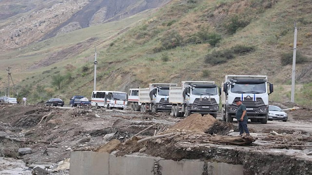 kirgizistandaki-selde-hayatini-kaybedenlerin-sayisi-artiyor