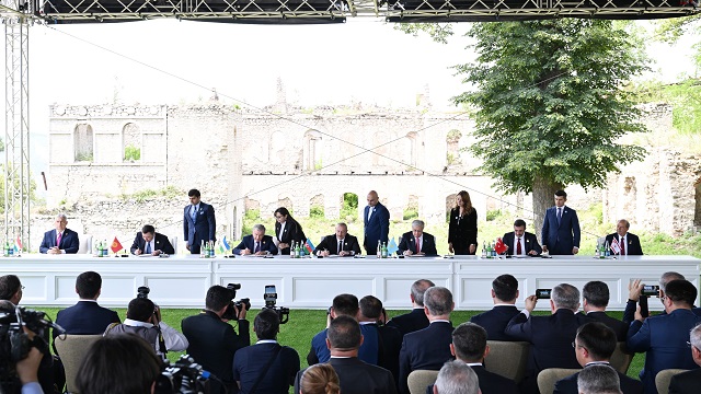 tdt-devlet-baskanlari-gayriresmi-zirvesinde-karabag-deklarasyonu-imzalandi