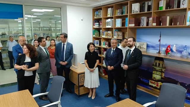 ozbekistanda-turkiye-okuma-salonu-hizmete-acildi
