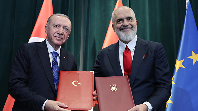 turkiye-ile-arnavutluk-arasinda-4-is-birligi-anlasmasi-imzalandi