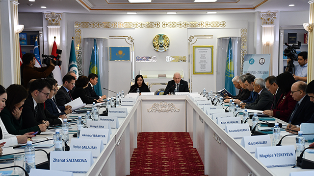 turk-akademisi-turk-birligini-savunan-kazak-yazarlar-cumabayuli-ve-baytursunuli