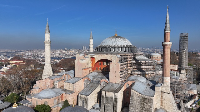 ayasofya-i-kebir-cami-i-serifinin-kubbesi-restorasyon-icin-sokulecek