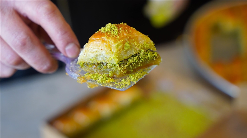 turk-baklavasi-ruzgari-azerbaycanda-esecek