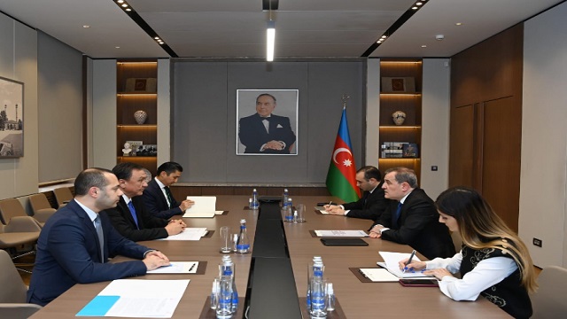 tdt-genel-sekreteri-omuraliyev-azerbaycan-disisleri-bakani-bayramov-ile-gorustu