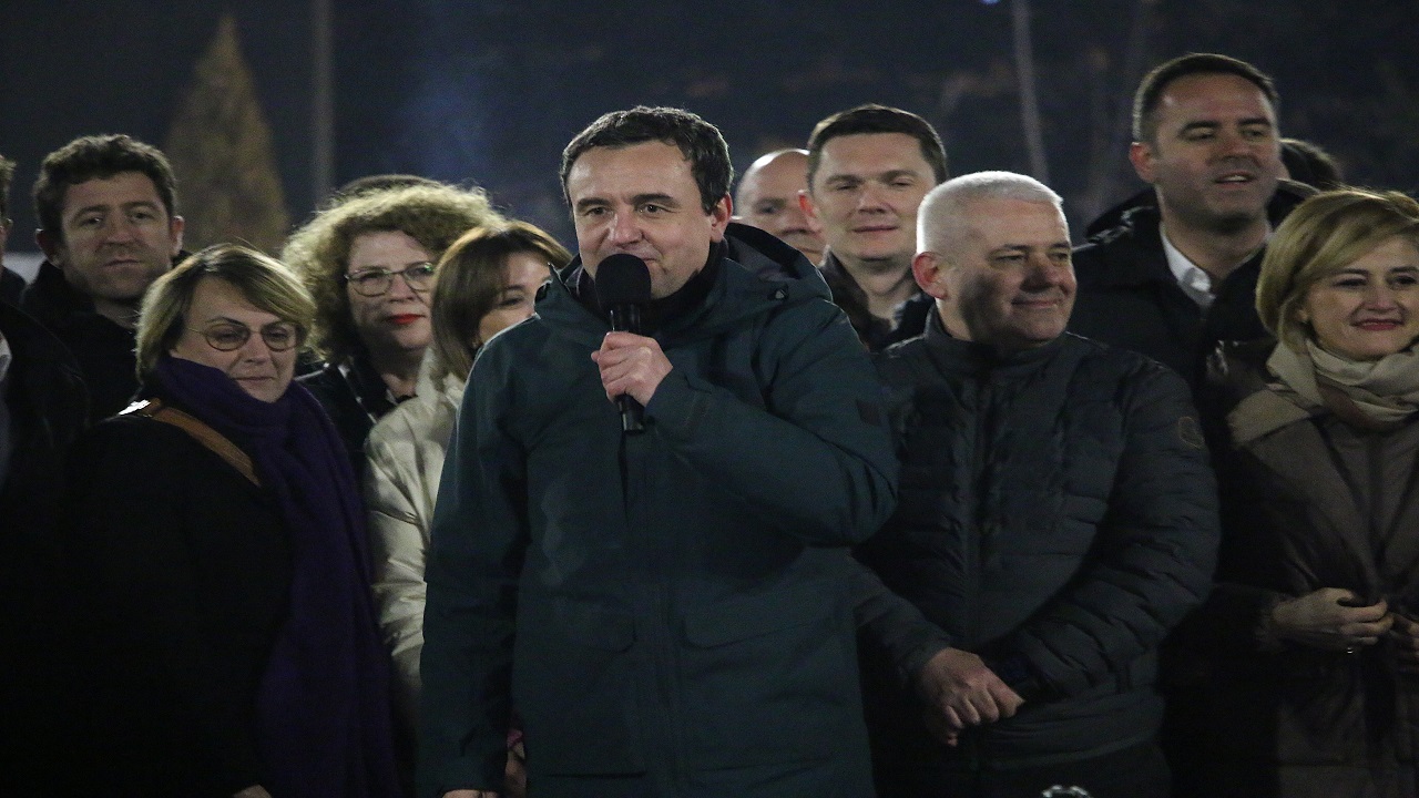 kosovadaki-genel-secimde-mevcut-basbakan-kurti-zaferini-ilan-etti