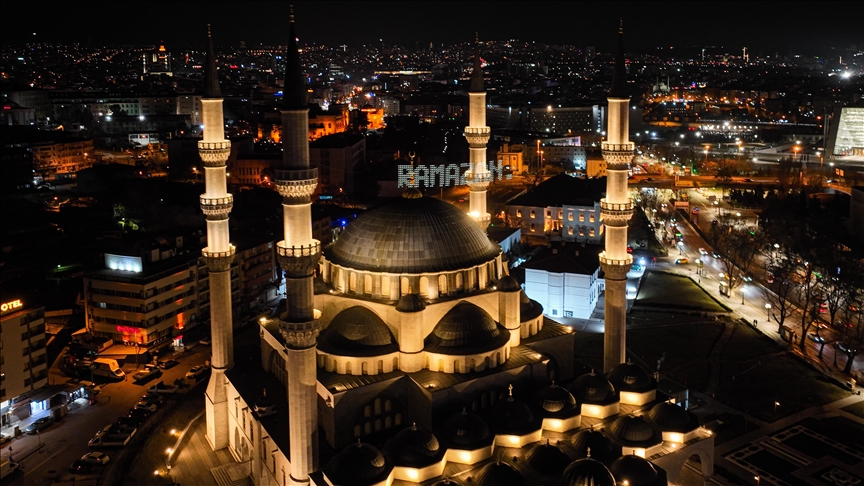 ankaradaki-camiler-mahyalarla-susleniyor