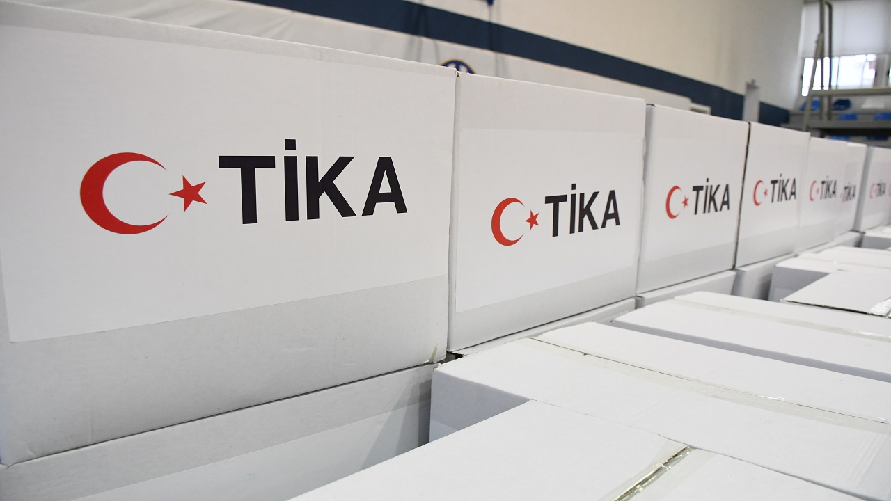 tikadan-arnavutlukta-yetim-cocuklari-olan-700-aileye-gida-yardimi