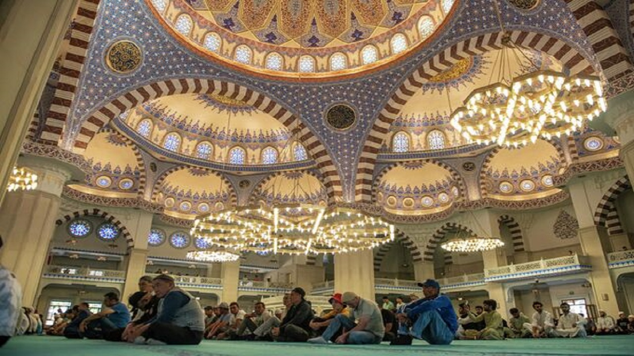 kirgizistanin-baskenti-biskekte-ilk-teravih-namazi-kilindi