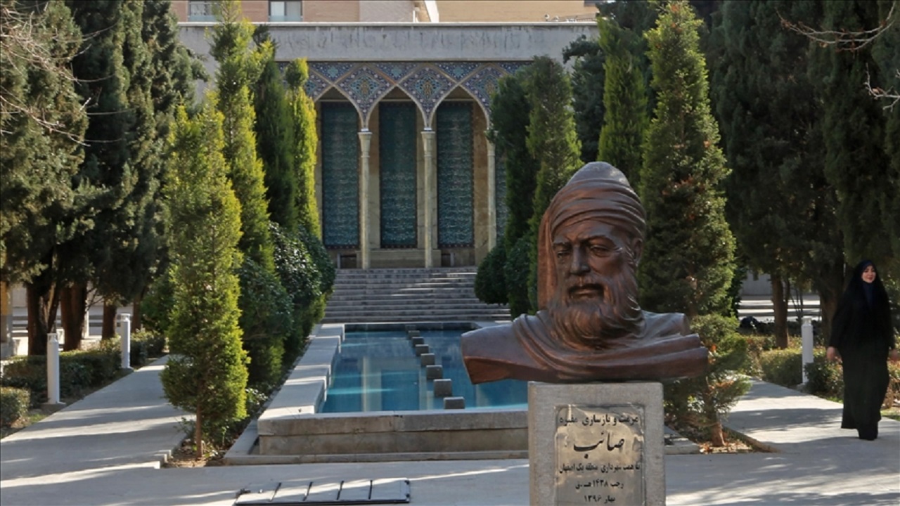isfahan-da-unlu-turk-sair-saib-i-tebrizi-nin-anit-seklindeki-makberi-sairin-mir