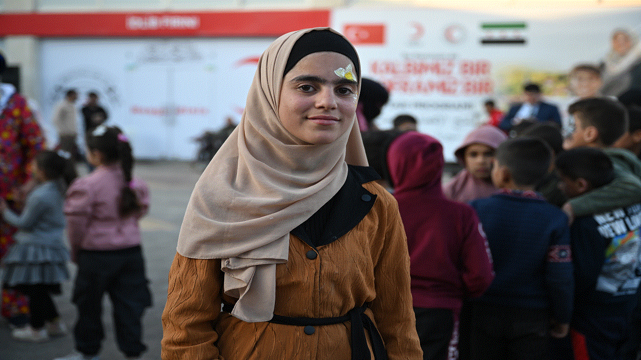 turk-kizilaydan-suriyeye-uzanan-yardim-eli-yetim-cocuklarin-yuzunu-guldurdu