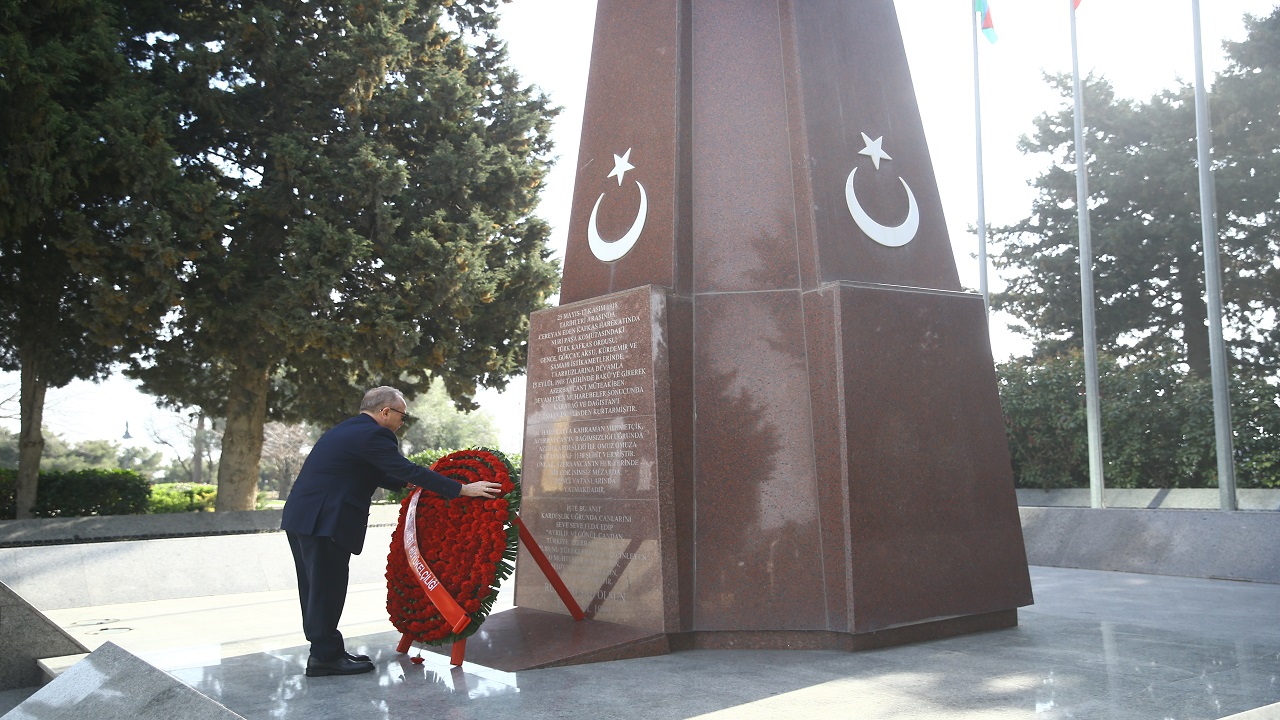 azerbaycanda-canakkale-deniz-zaferinin-110-yil-donumu-dolayisiyla-toren-duzen