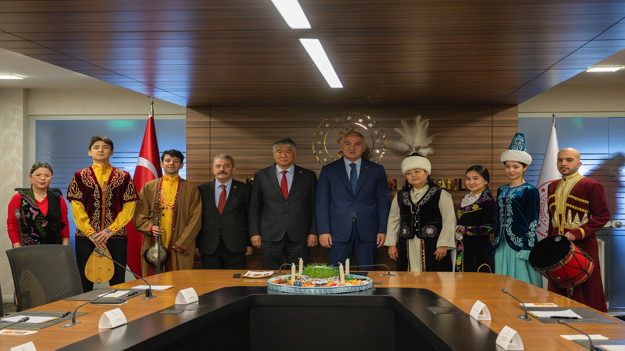 bakan-ersoy-nevruzun-turk-kulturunun-kadim-koklerinden-beslenen-bir-degerin-d