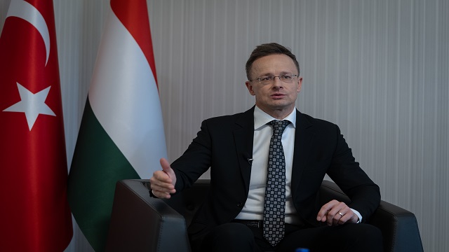 macaristan-disisleri-bakani-szijjarto-barisin-saglanmasinda-turkiyenin-onemli