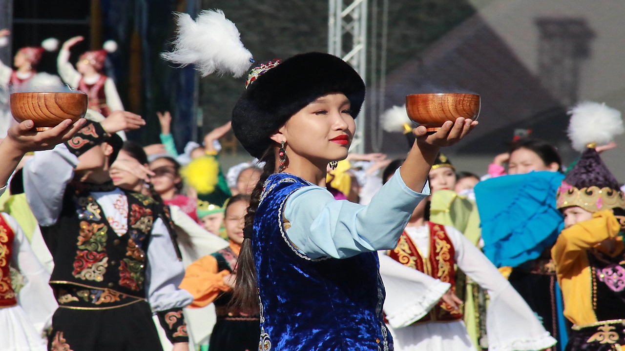 kirgizistanda-halk-tanri-daglarinin-yaylalarindaki-nevruz-gelenegini-sehir-me