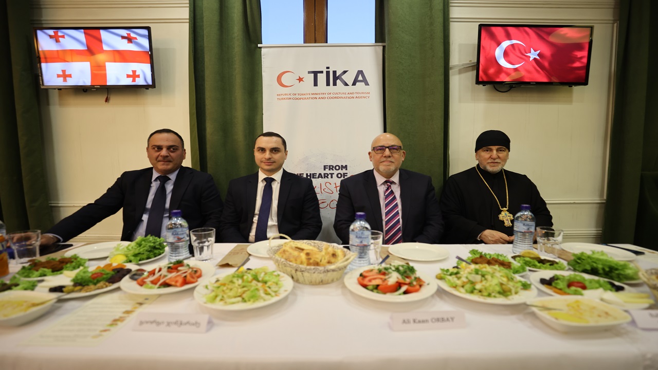 tika-gurcistanda-iftar-verdi