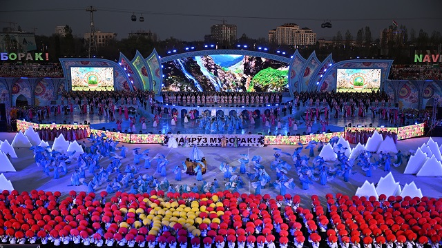 tacikistanin-hocent-sehri-uluslararasi-nevruz-bayrami-senligine-ev-sahipligi-ya