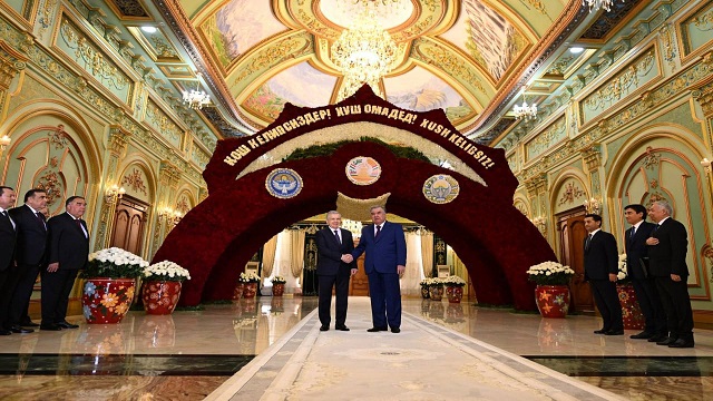 ozbekistan-ile-tacikistan-arasindaki-muttefiklik-iliskilerine-dair-anlasma-yurur