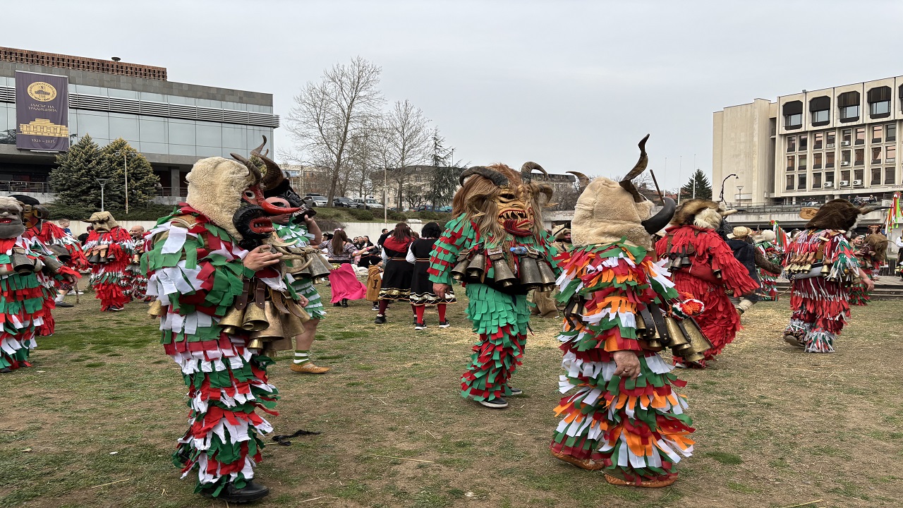 geleneksel-festivalleriyle-ve-bayramlariyla-dikkati-ceken-balkan-ulkesi-bulgari