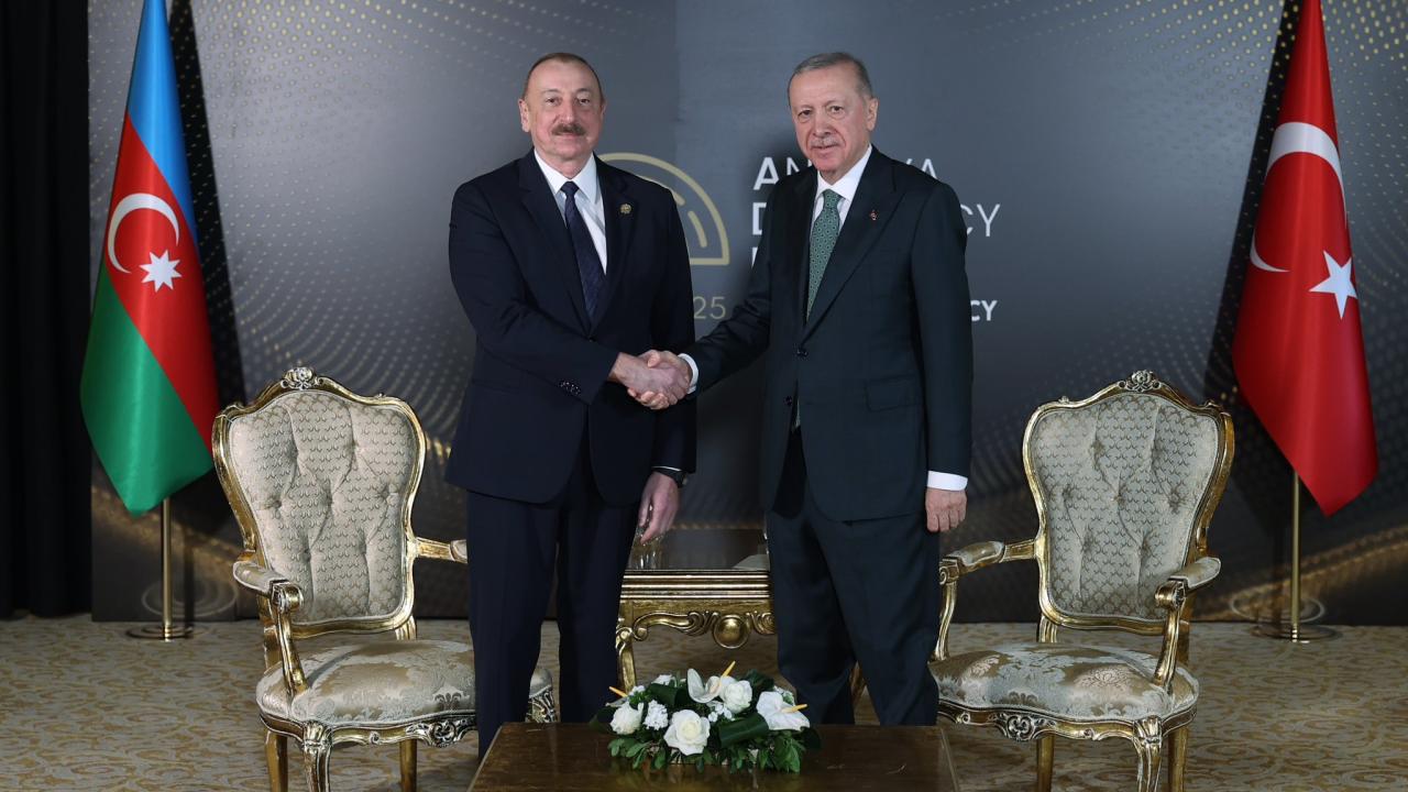 cumhurbaskani-erdogan-azerbaycan-cumhurbaskani-aliyev-ile-gorustu