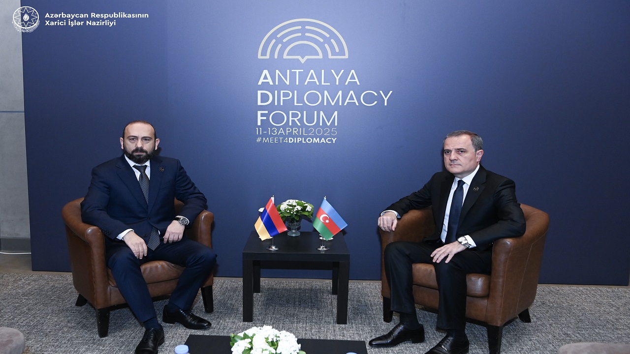 azerbaycan-ve-ermenistan-disisleri-bakanlari-antalyada-gorustu