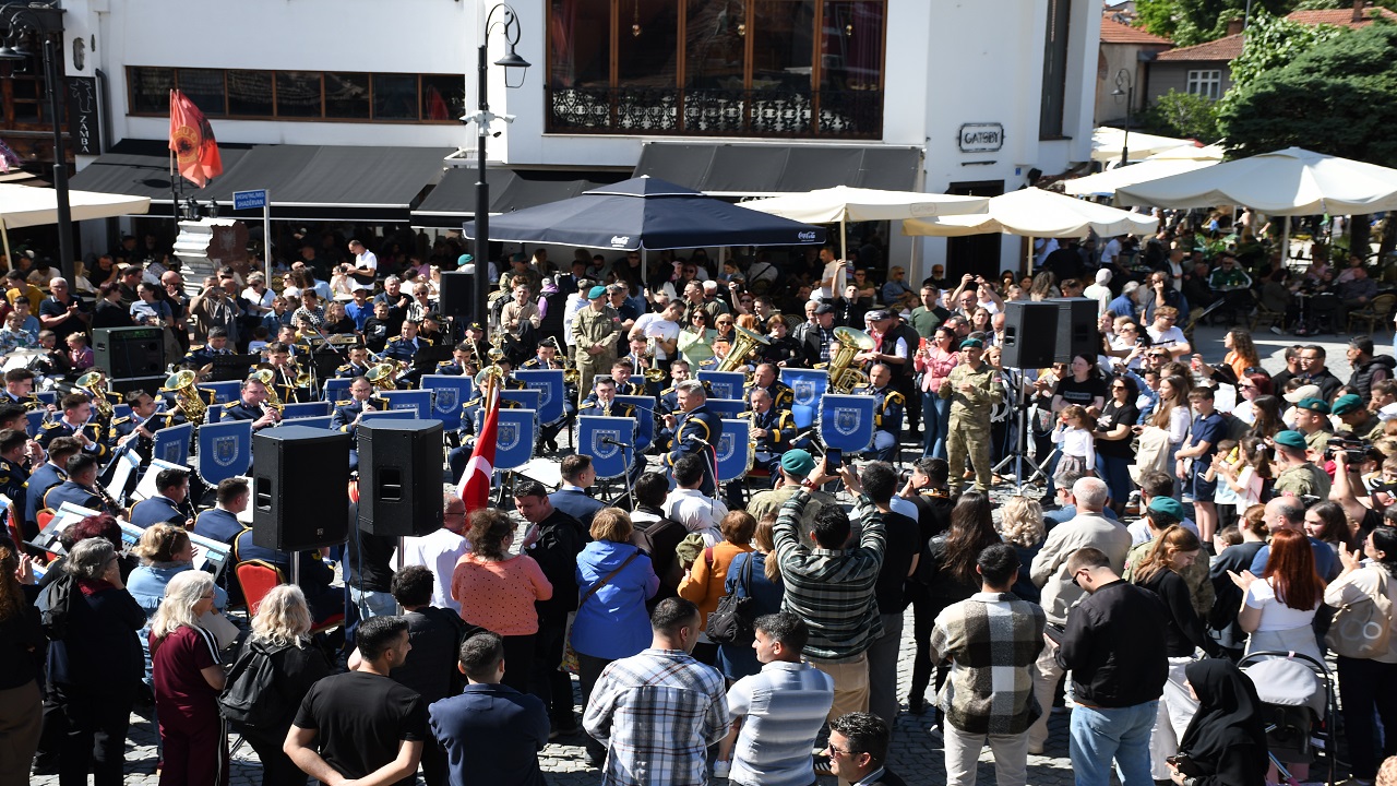 kosovada-19-mayis-ataturku-anma-genclik-ve-spor-bayrami-konserle-kutlandi