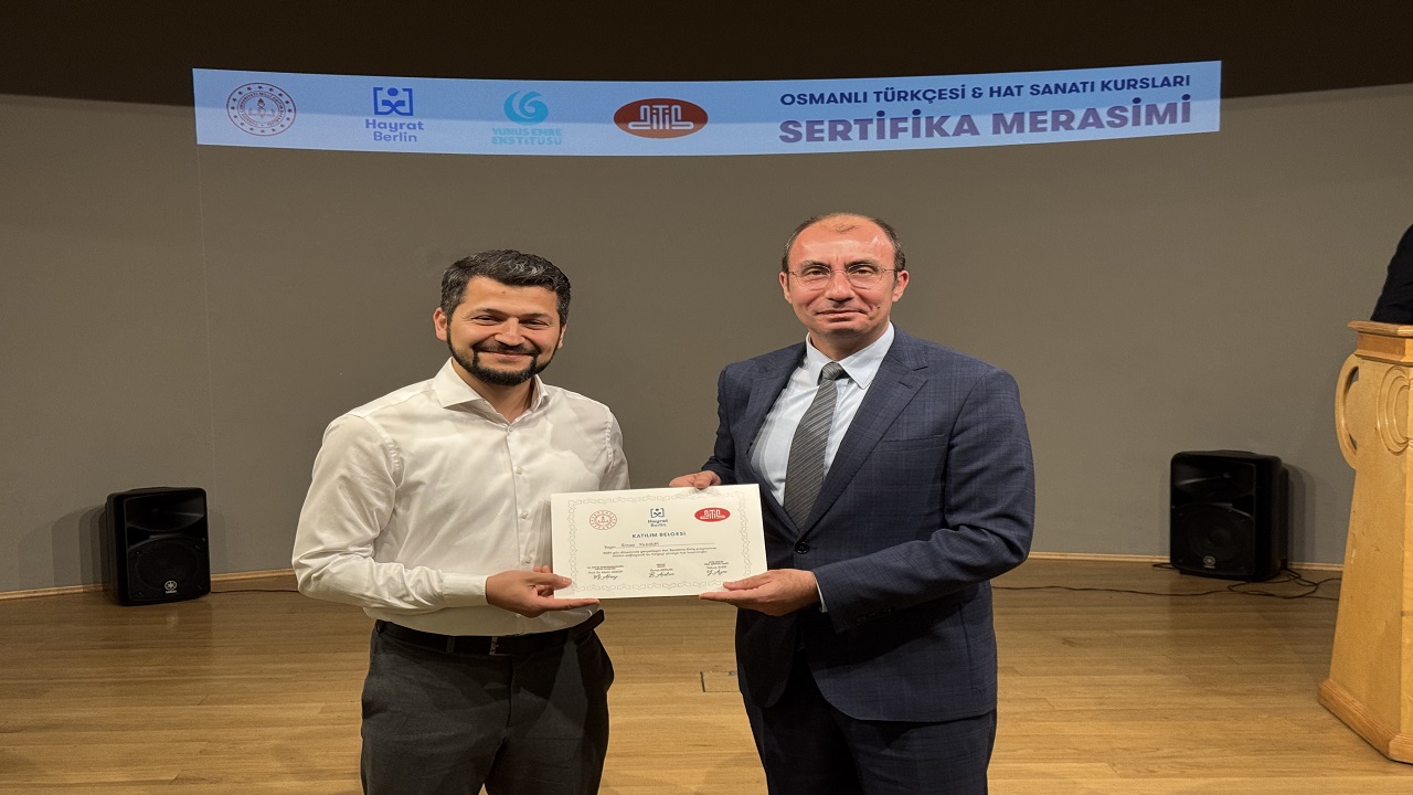 berlinde-osmanli-turkcesi-ve-hat-sanati-kurslari-sertifika-toreni-yapildi