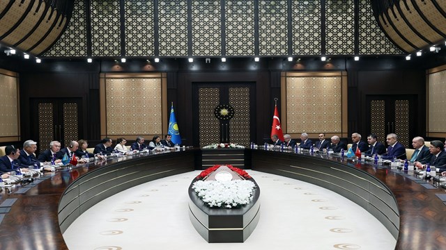 turkiye-ile-kazakistan-arasinda-20-anlasma-imzalandi