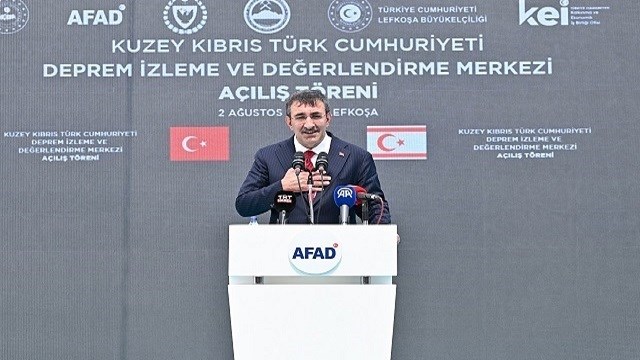 cumhurbaskani-yardimcisi-yilmaz-turkiye-kktc-polis-hizmet-araclari-teslim-toren