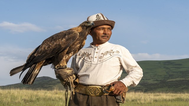 turk-kulturunun-en-eski-geleneklerinden-biri-kartal-terbiyeciligi