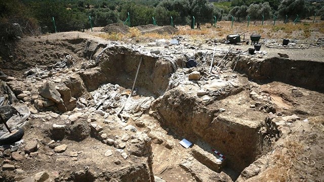 turkiyenin-en-batisinda-8-bin-800-yillik-5-mimari-yapi-ortaya-cikarildi