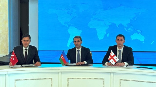 baku-tiflis-kars-demiryolu-hattinda-rekabet-gucunu-artiracak-kritik-mutabakat-i