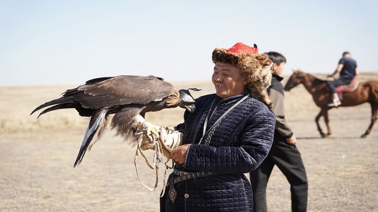 kazakistanda-kartal-avcilarinin-geleneksel-turnuvasi-yapildi