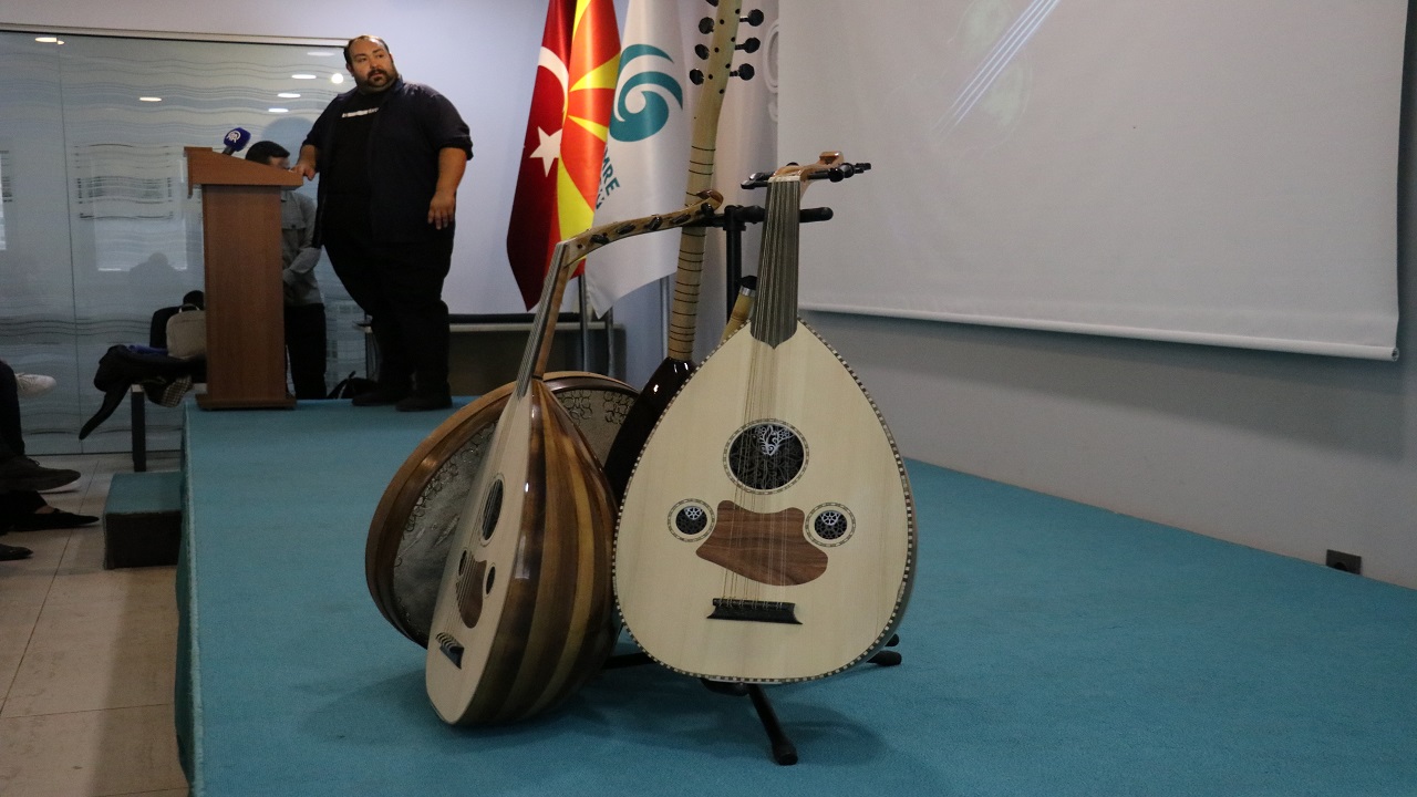 uskupte-yunus-emre-enstitusu-destegiyle-iki-kultur-tek-ritim-muzik-atolyesini