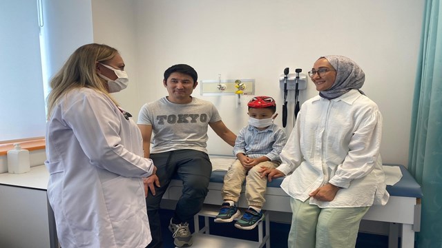 kirgizistanli-cocuk-turkiye-de-yapilan-kemik-iligi-nakli-ile-hayata-tutundu