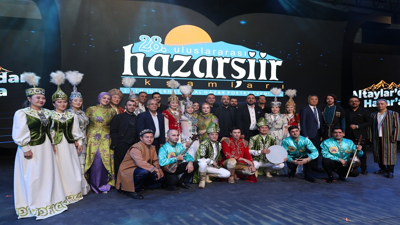 elazigda-28-uluslararasi-hazar-siir-aksamlari-etkinligi-duzenlendi