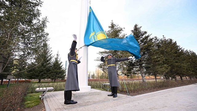 kazakistan-da-cumhuriyet-gunu-coskuyla-kutlandi