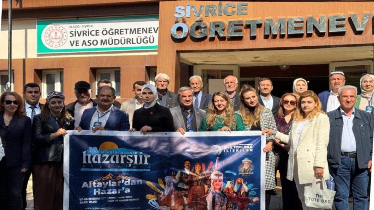 elazigda-turk-dunyasinin-ortak-sesi-siirle-yukseldi