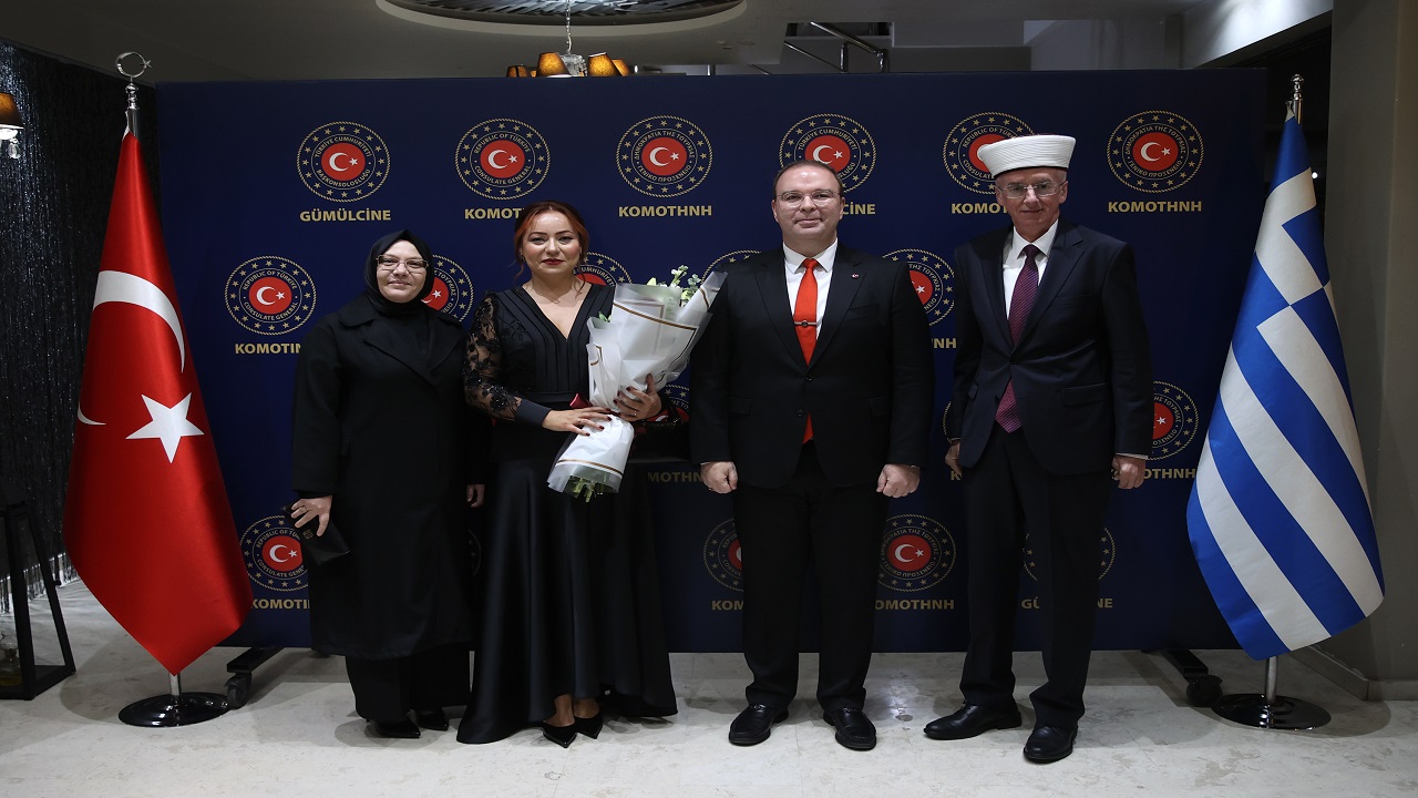 gumulcinede-bati-trakya-turkleri-cumhuriyet-bayramini-kutladi