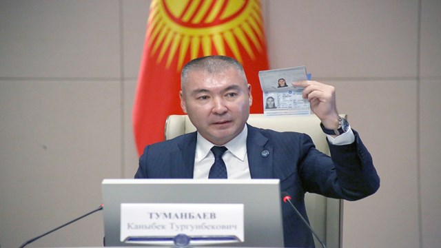 kirgizistanda-yerli-uretimle-basilan-pasaport-kimlik-ve-surucu-belgelerinin-da