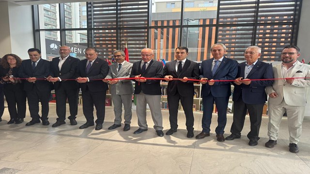 antalya-kutuphanesinde-azerbaycan-seckisi-acildi