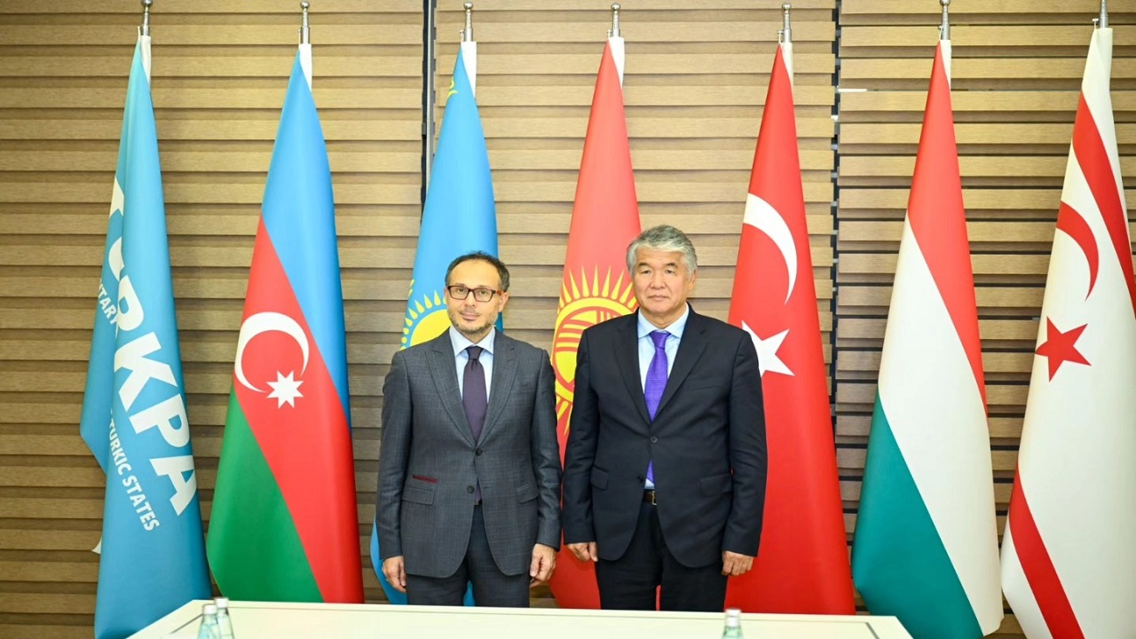 turksoy-genel-sekreteri-raev-bakude-turkpayi-ziyaret-etti