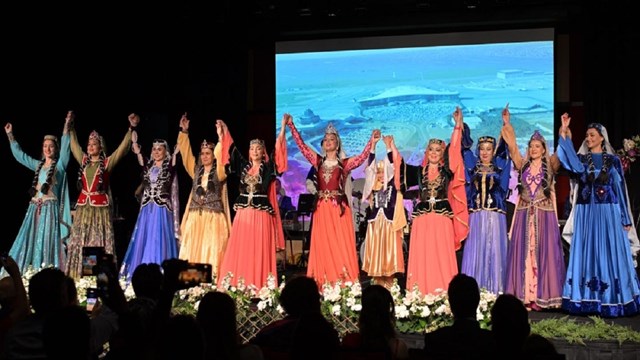 azerbaycan-in-8-kasim-zafer-bayrami-dunyanin-dort-bir-yaninda-kutlaniyor