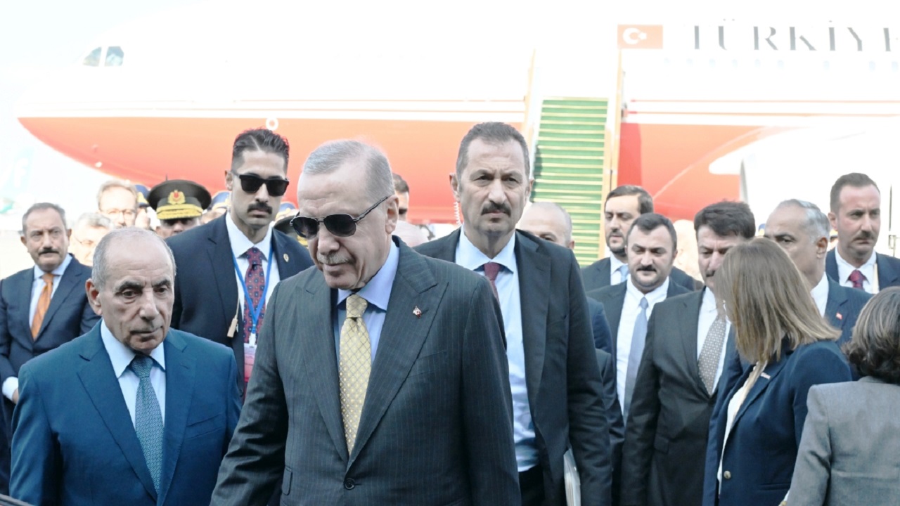 cumhurbaskani-erdogan-azerbaycanin-zafer-gunu-torenine-katilmak-icin-bakuye
